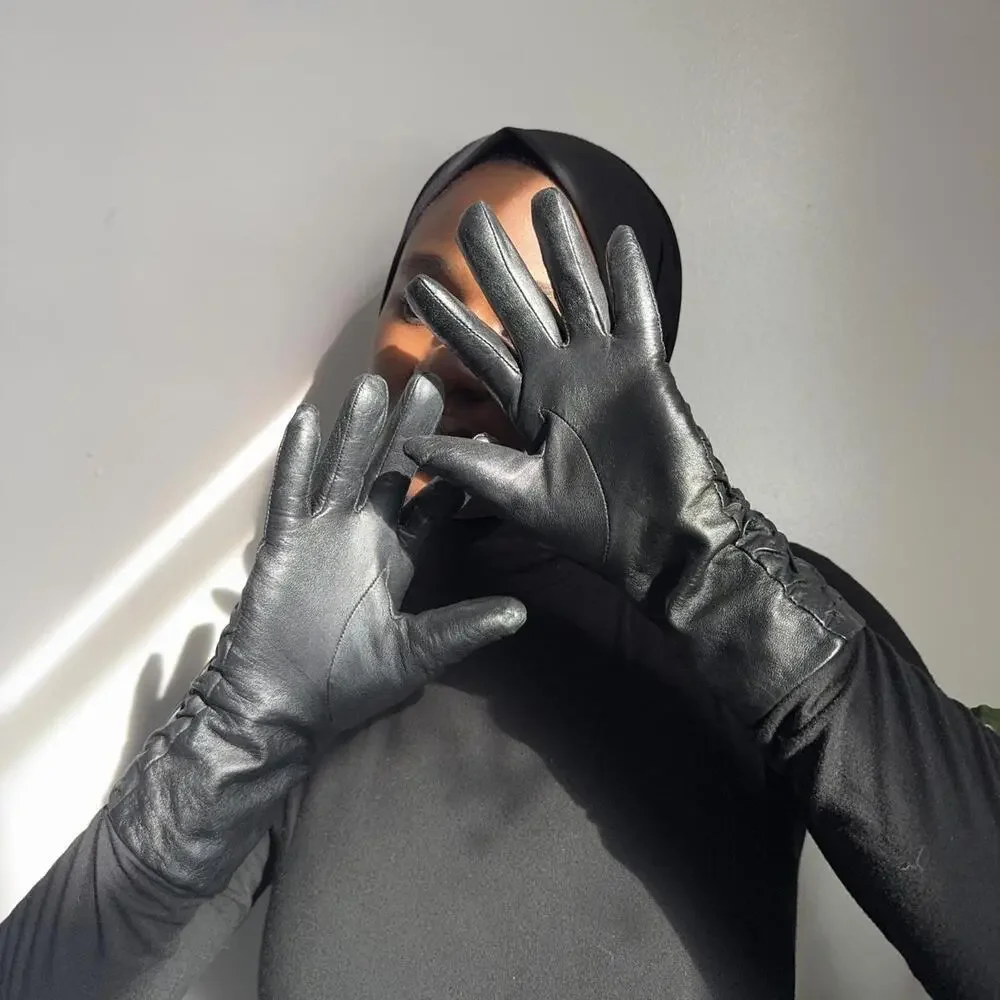 Vintage 90s Genuine Leather black Smocked Gauntlet Gloves‎ size L